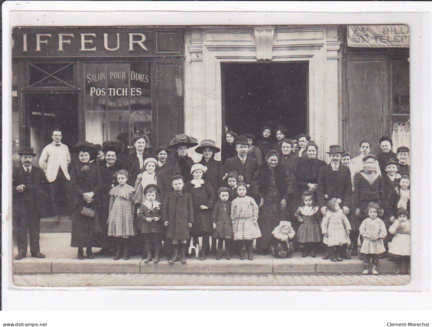 PARIS 12 ème : Carte Photo Du Salon De Coiffure ROBIN Au 58 Rue De Wattignies - Bon état (traces Au Dos) - Arrondissement: 12