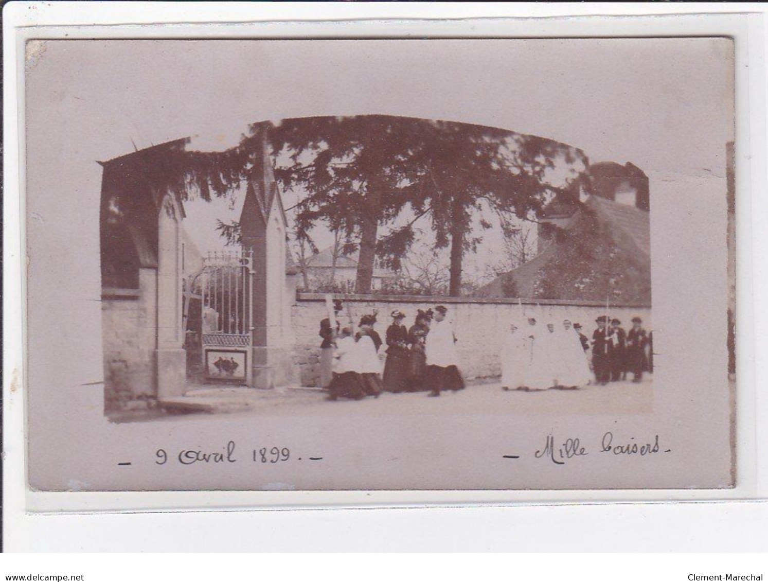 A LOCALISER : Carte Photo D'une Procession - Bon état (timbre Décollé) - Altri & Non Classificati