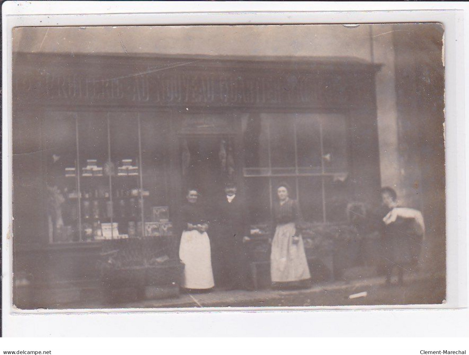 SURESNES : Carte Photo De L'épicerie Fruiterie " Au Nouveau Quartier" - Très Bon état - Suresnes