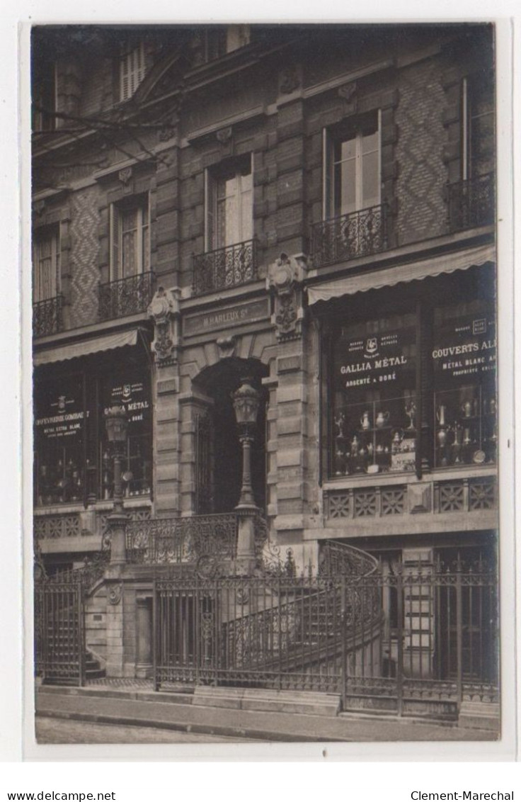 PARIS : Carte Photo Du Magasin HARLEUX (manufacture De L'Alfenide - Gallia Métal) Au 66 Rue Des Marais - Très Bon état - Paris (10)