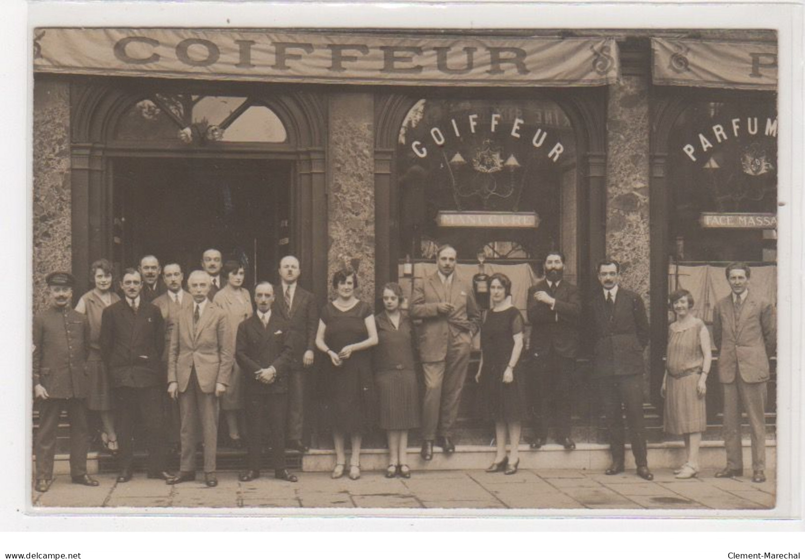 PARIS : Carte Photo Du Salon De Coiffure (coiffeur) Au 10 Place De La Madeleine (photo Cassan) - Très Bon état - Arrondissement: 08