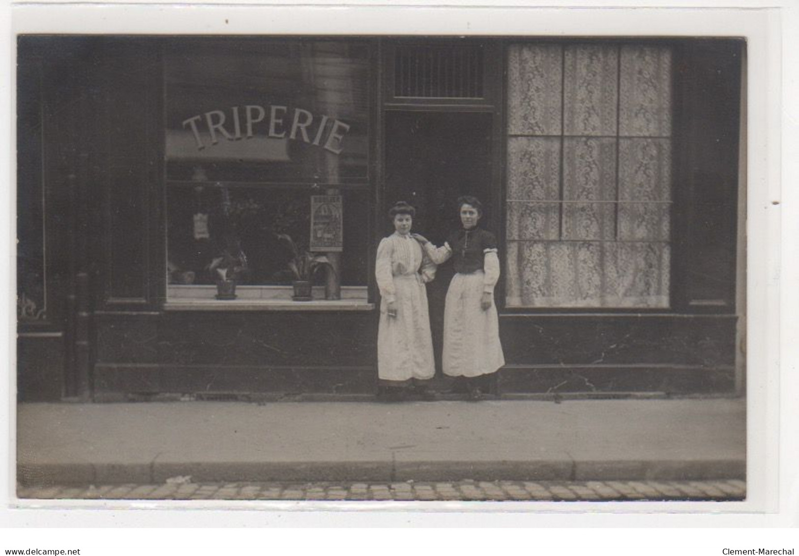 PARIS : Carte Photo D'une Triperie Rue Hippolyte Le Bas - Très Bon état - District 09