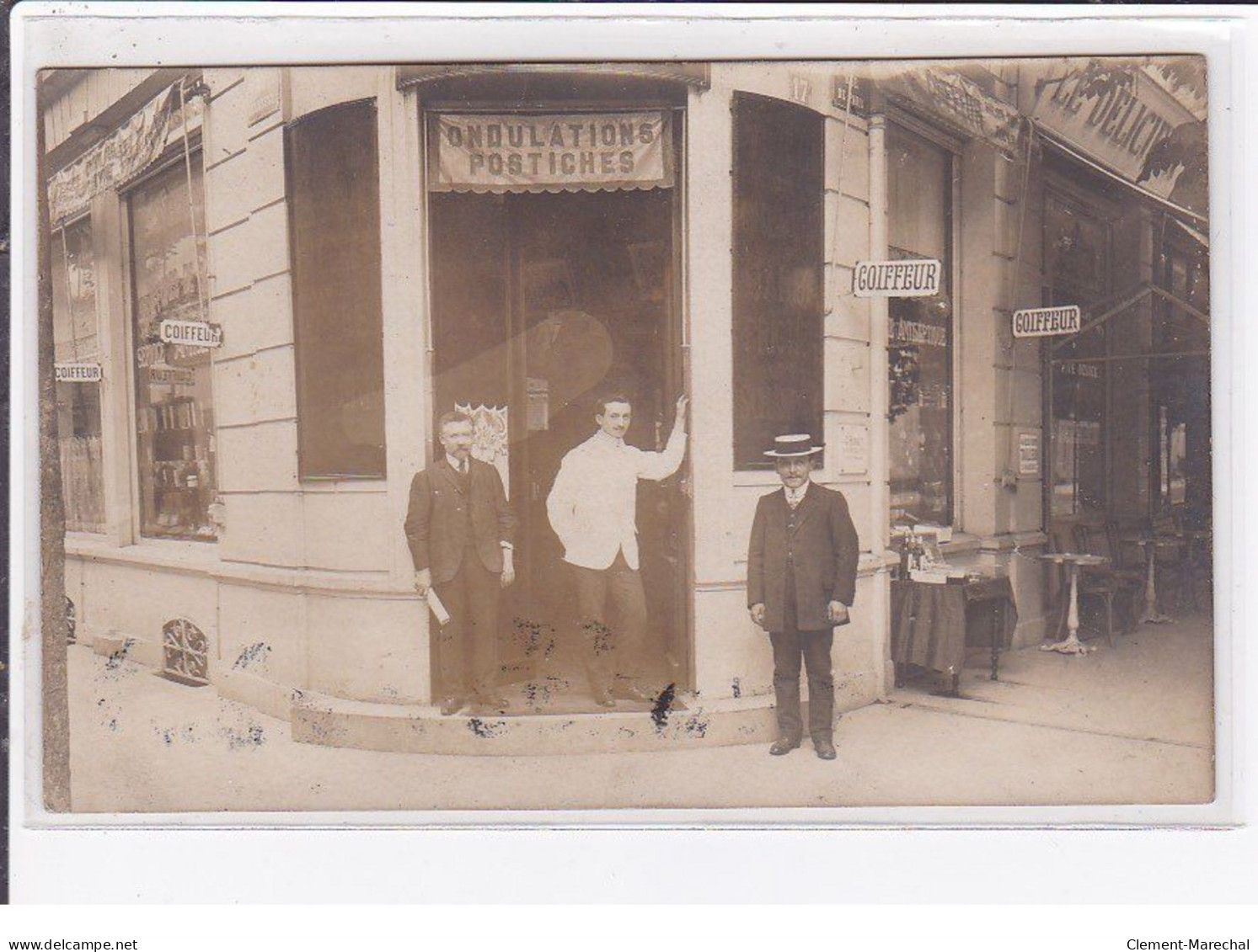 VICHY : Carte Photo Du Salon De Coiffure (angle Rue De Paris Et Desbresy) - Coiffeur - Bon état (traces) - Vichy