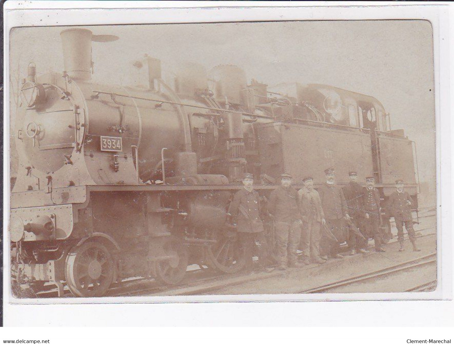 CHATEAU THIERRY : Carte Photo D'une Locomotive Et Du Personnel De Gare En 1912  -très Bon état - Chateau Thierry