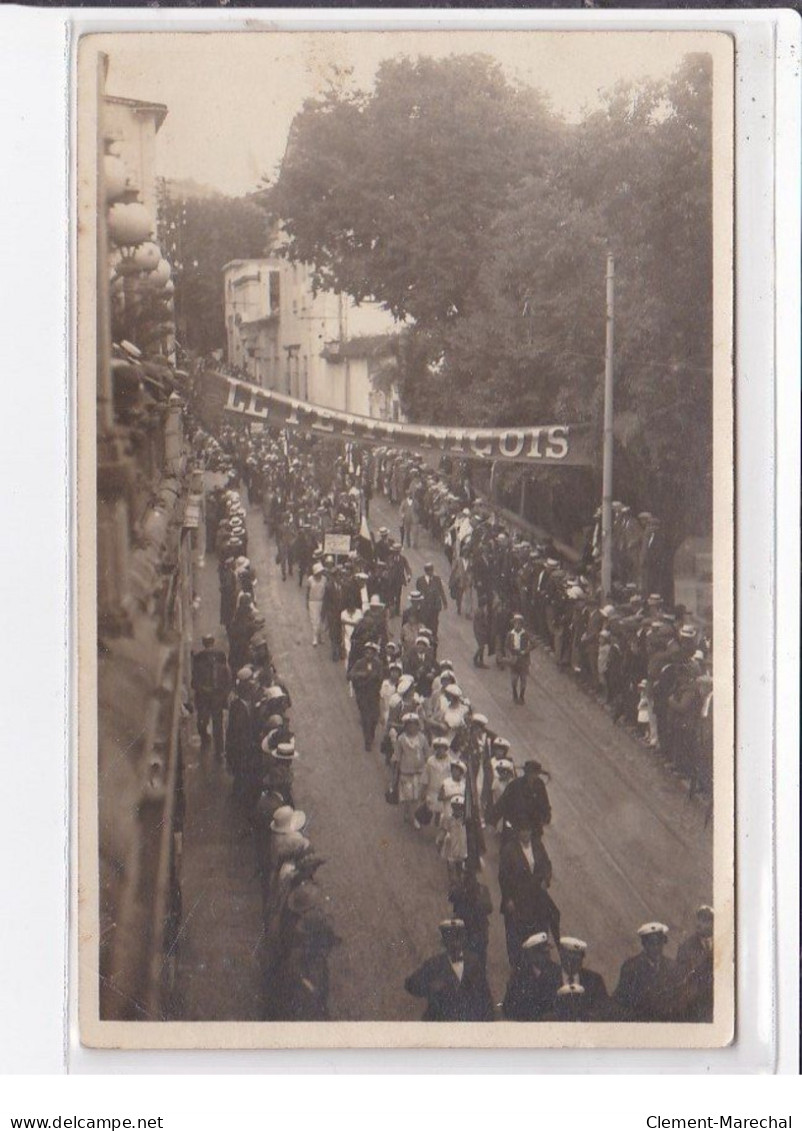 A LOCALISE : Carte Photo D'une Fête (banderolle "le Petit Niçois" - Très Bon état - Andere & Zonder Classificatie