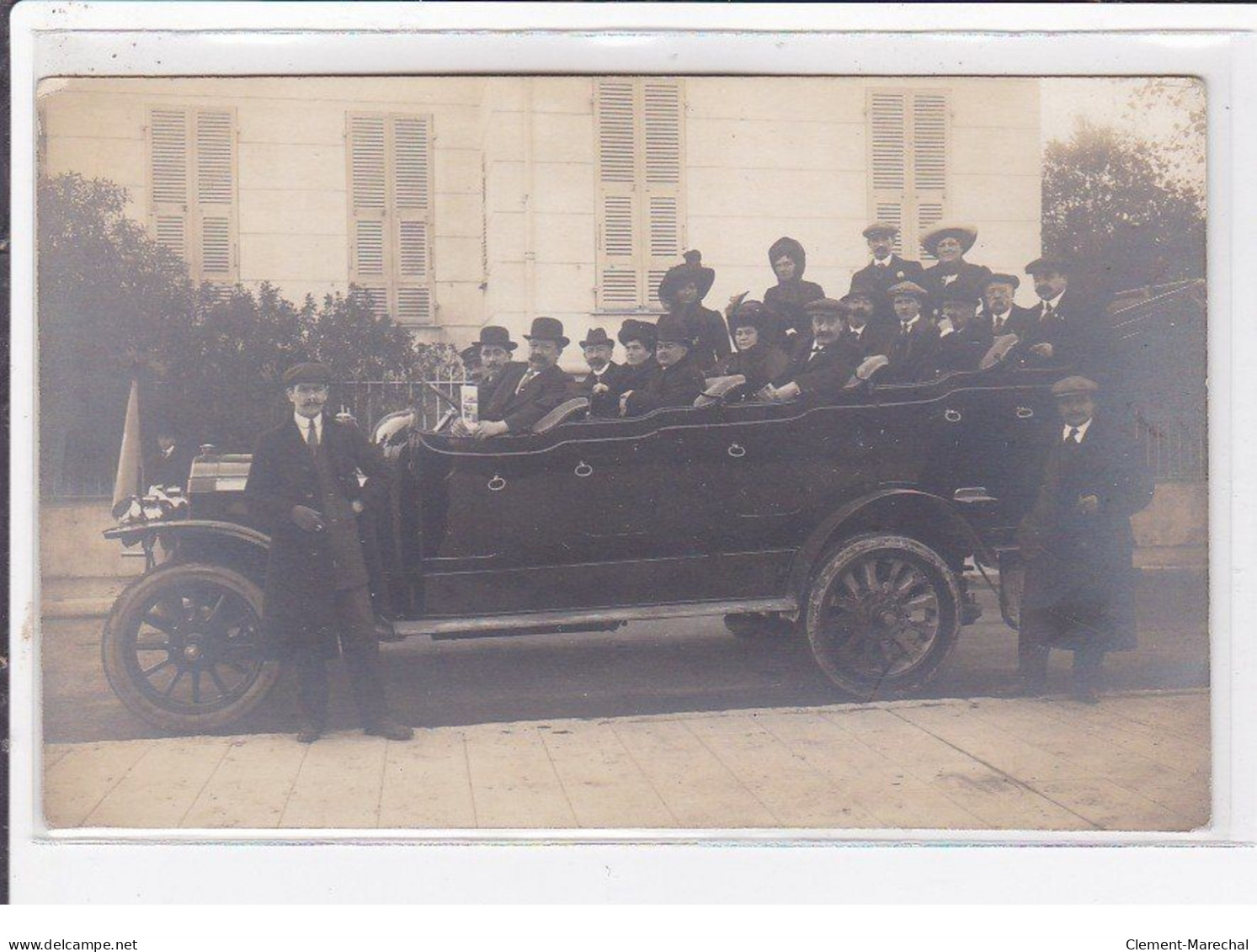 VICHY : Carte Photo D'une Voiture D'excursion (autocar) - Très Bon état - Vichy