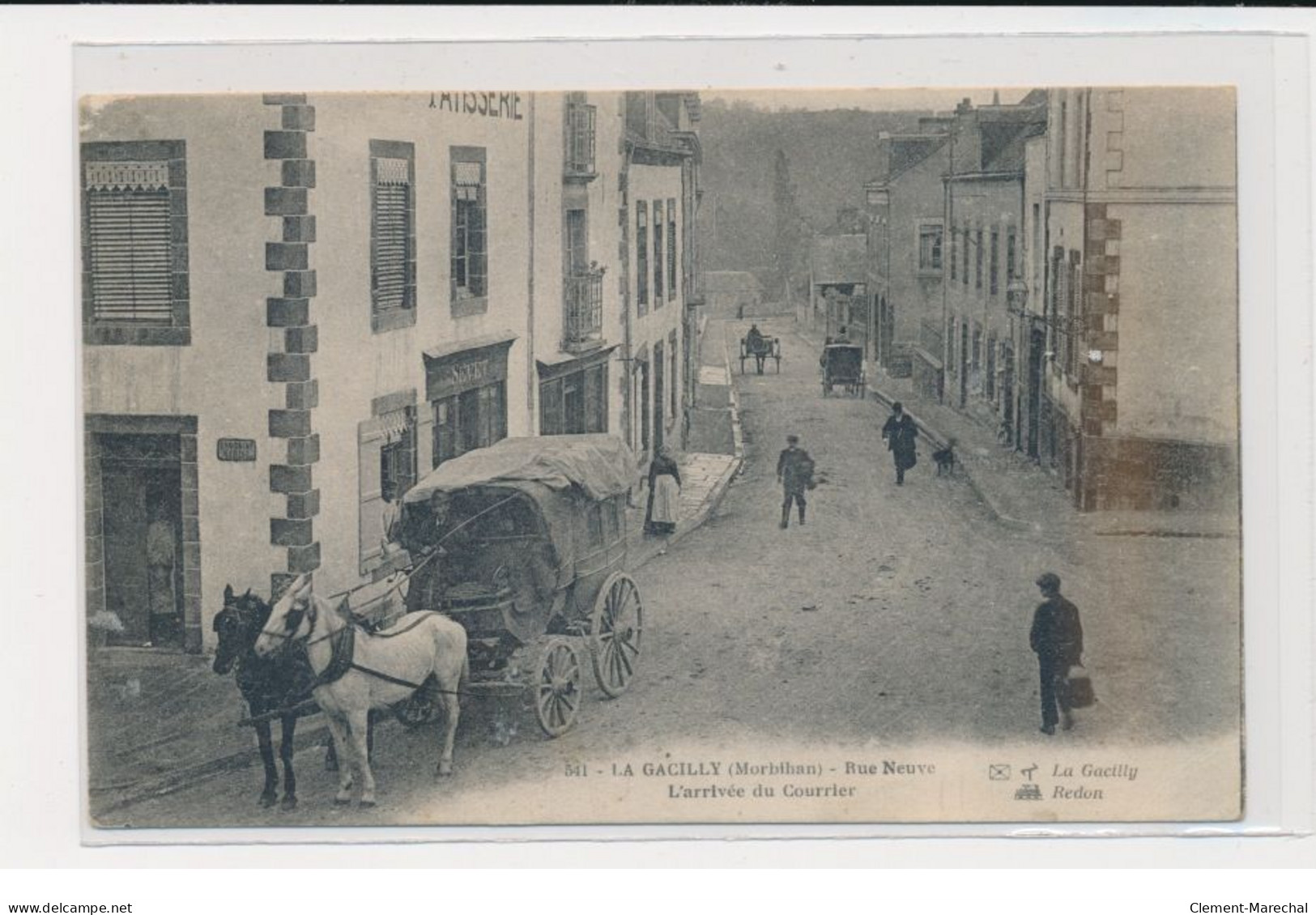 LA GACILLY - Rue Neuve - L'arrivée Du Courrier - état - La Gacilly