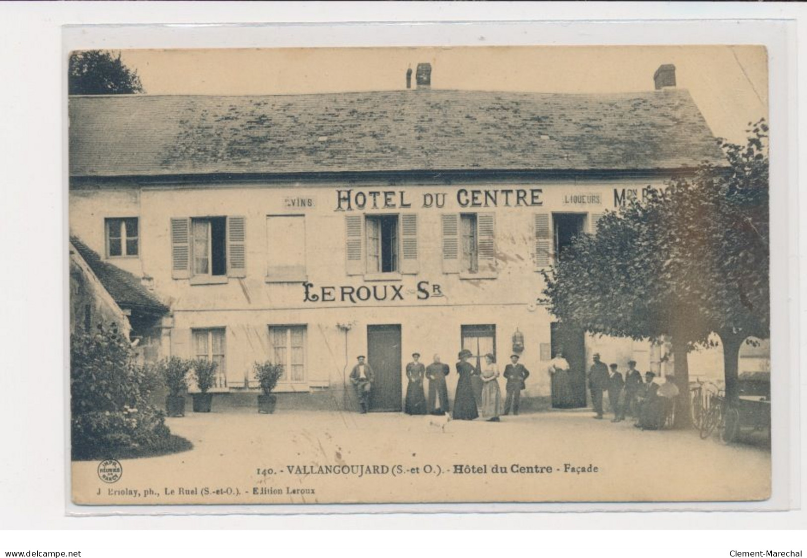 VALLANGOUJARD - Hôtel Du Centre - Façade -  état - Autres & Non Classés