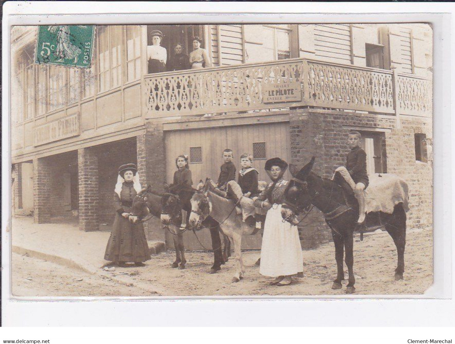 LE TREPORT : Carte Photo De La Pension De Famille Au Chalet "le Pilote" (ane) - état (un Coin Manquant) - Le Treport