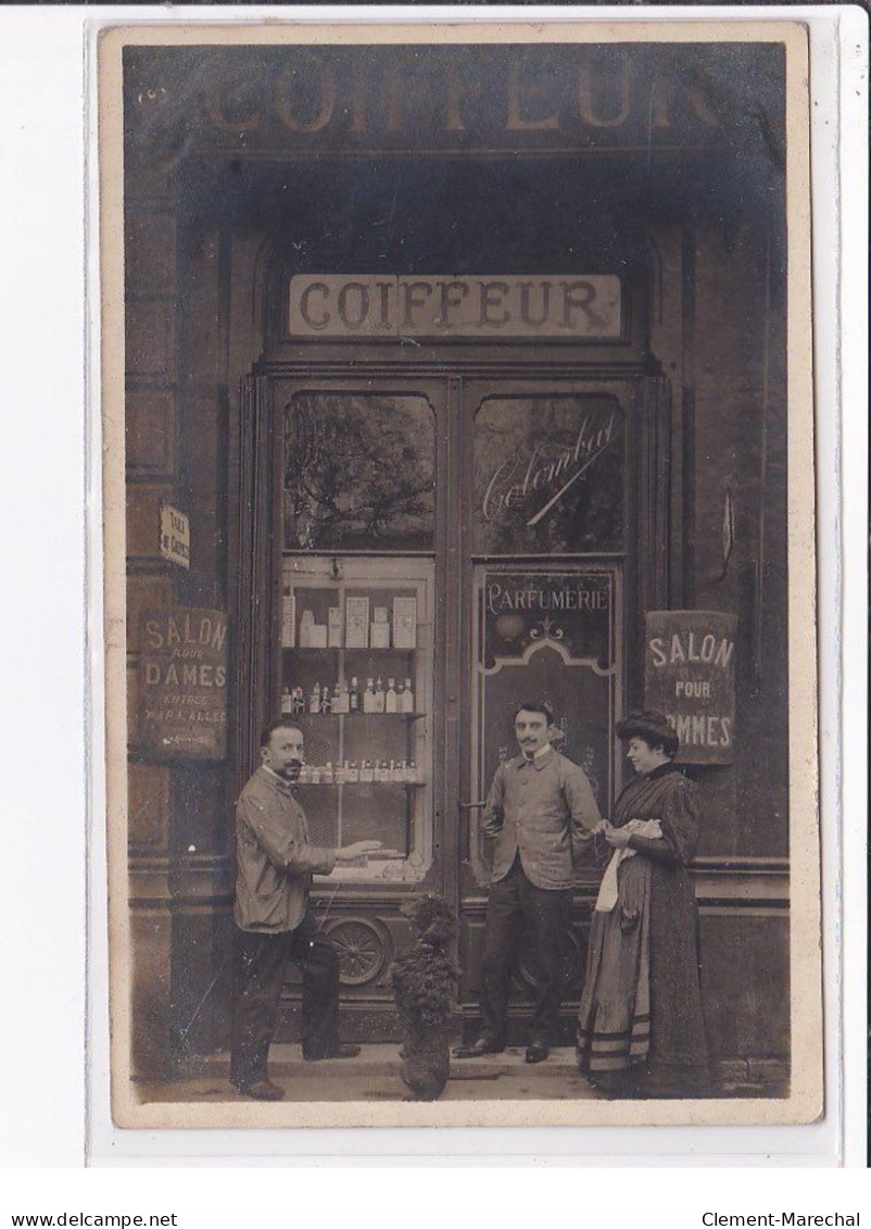 LYON : Carte Photo Du Salon De Coiffure COLOMBAT Au 15 Place Carnot (coiffeur) - Très Bon état - Other & Unclassified