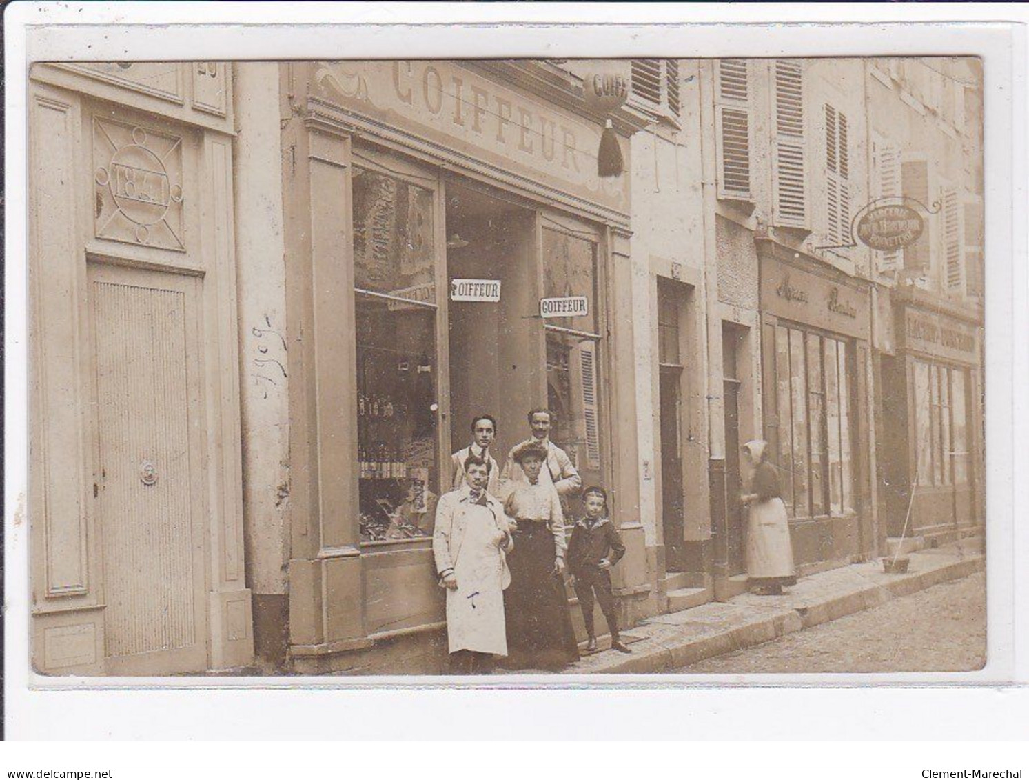 A LOCALISER : Carte Photo D'une Salon De Coiffure Et D'une Mercerie (cachet De Départ Du 54) - Très Bon état - Sonstige & Ohne Zuordnung