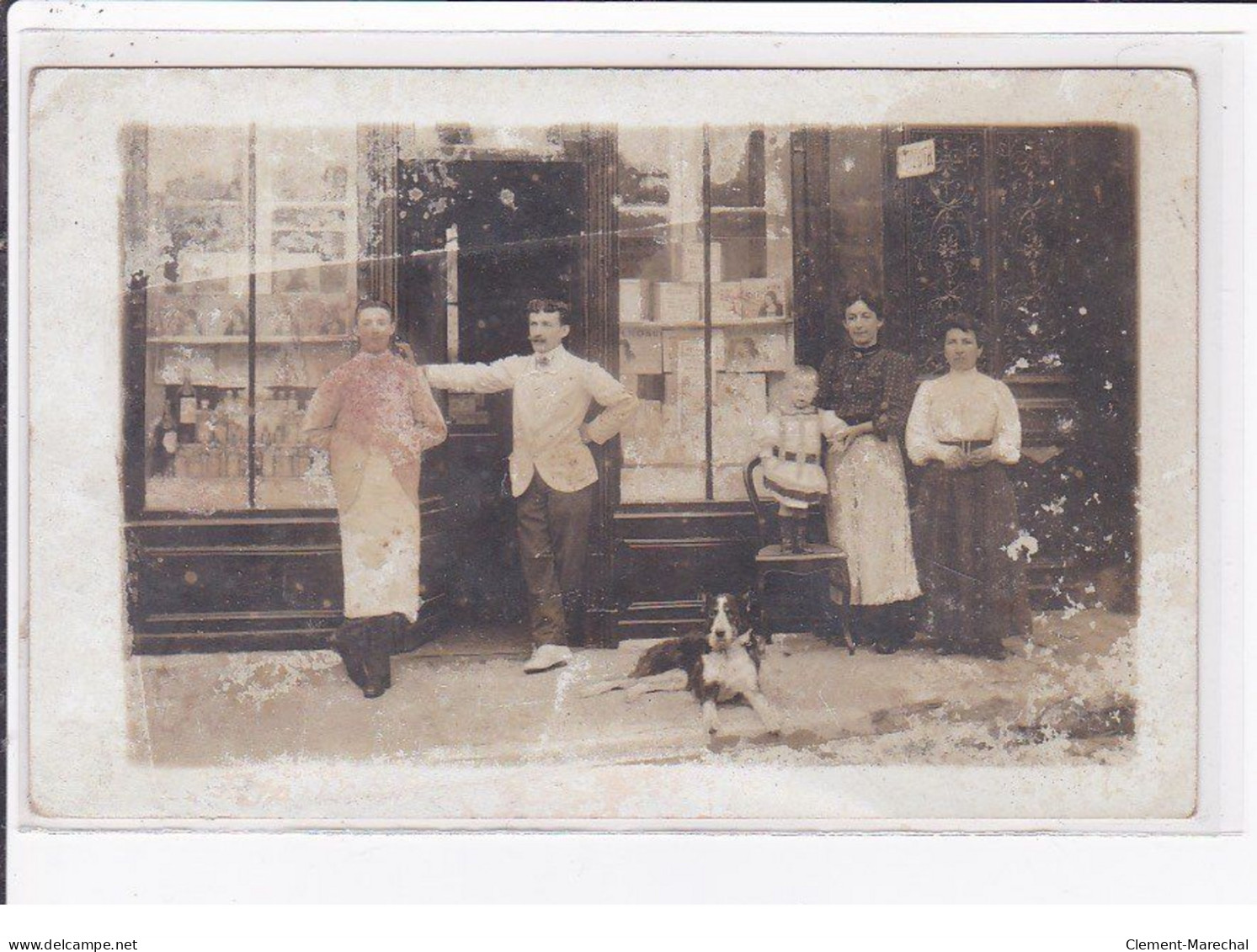 LIANCOURT : Carte Photo Du Salon De Coiffure  (coiffeur - Parfumeur) - état - Liancourt