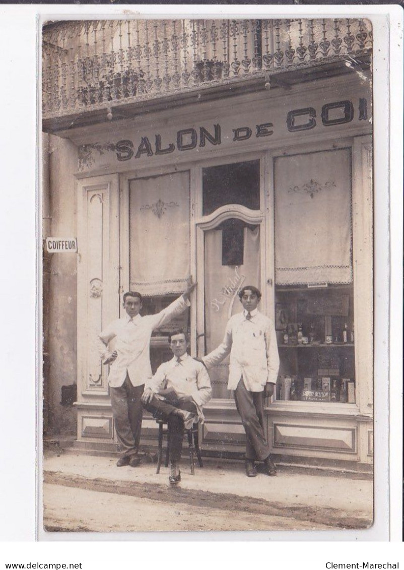 CAZOULS LES BEZIERS : Carte Photo Du Salon De Coiffure Raoul VIDAL - Très Bon état - Other & Unclassified