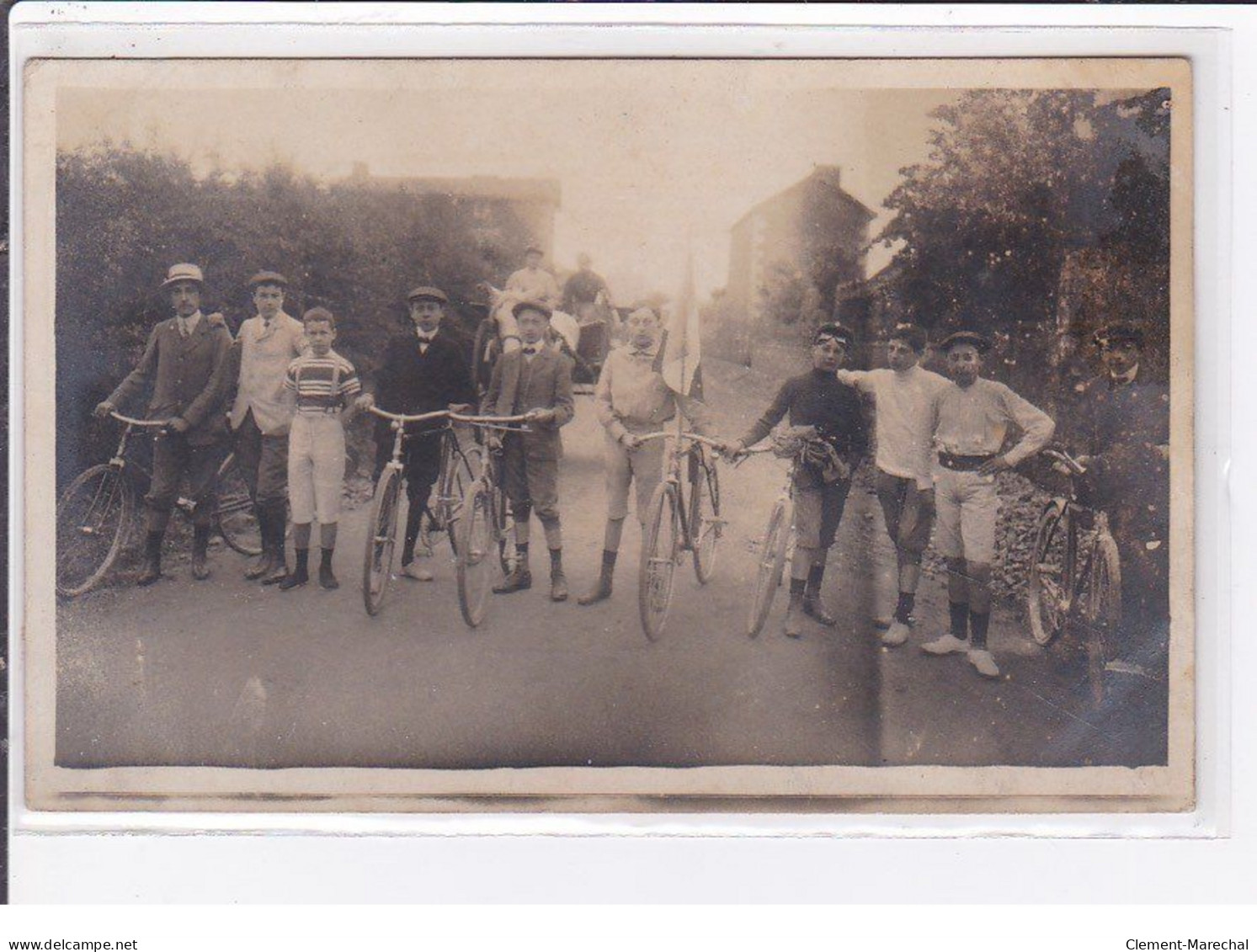 POITIERS ? (environs) : Carte Photo D'un Groupe De Cyclistes (vélo) - état - Poitiers