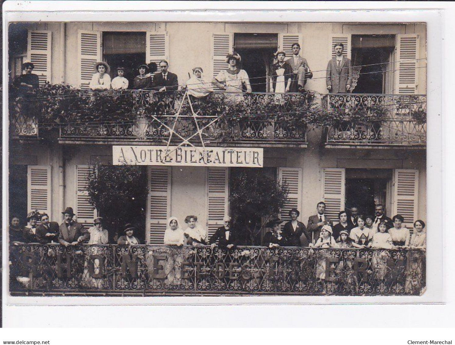 NERIS LES BAINS : Carte Photo D'une Fête Devant L'hotel Du Rhone Et Des Thermes - Bon état - Neris Les Bains