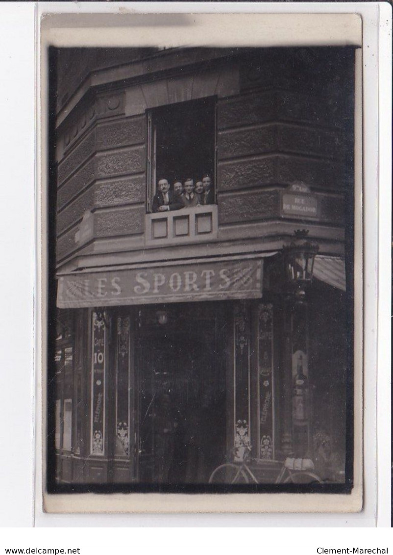 PARIS 9ème : Carte Photo Du Café LES SPORTS Rue De Mogador - Très Bon état - Paris (09)