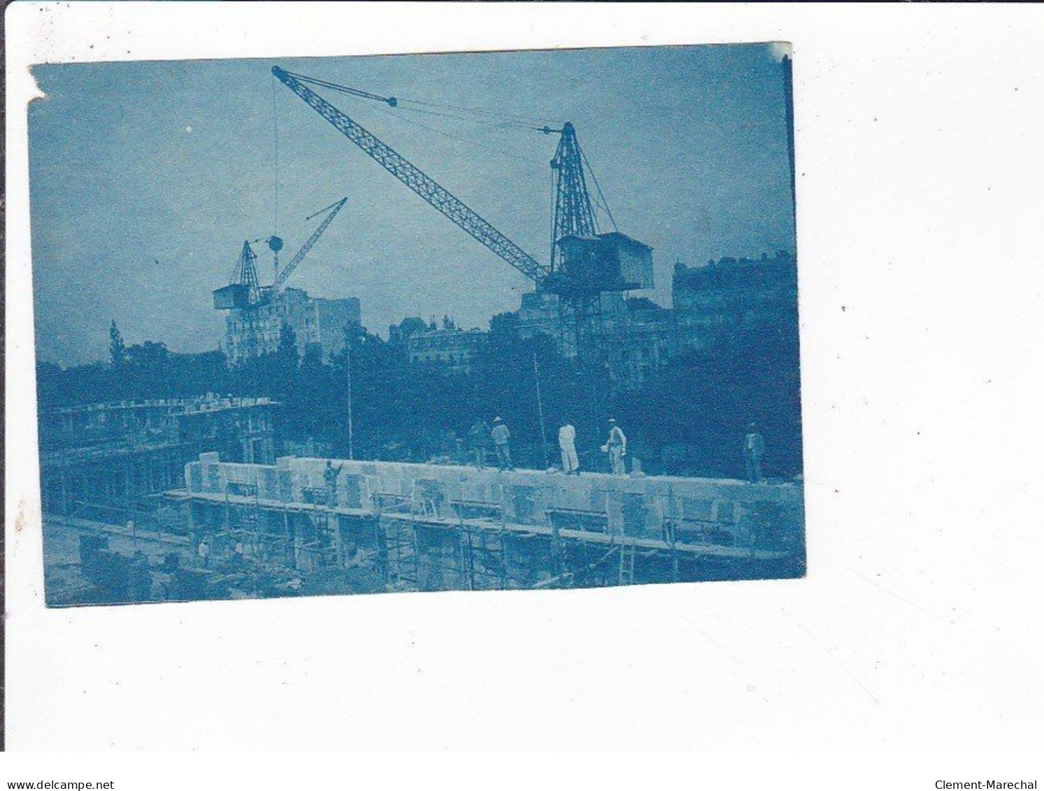 PARIS (a localiser) : lot de 6 cyanotypes et 1 carte photo d'un chantier (tailleur de pierre)- très bon état