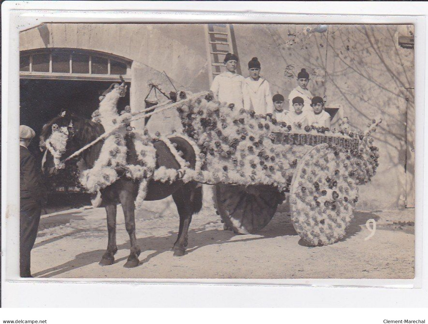 CHATEAURENARD : Carte Photo D'un Char (cavalcade) (photo Georges) - état - Chateaurenard