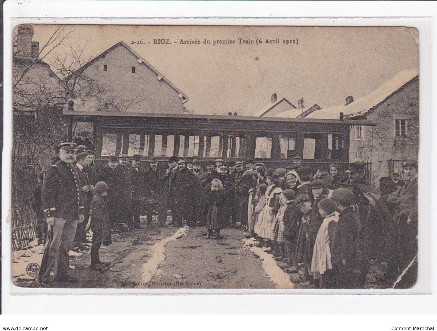 RIOZ : Arrivée Du Premier Train Le 6 Avril 1911 - état (plusieurs Coins Pliés) - Autres & Non Classés