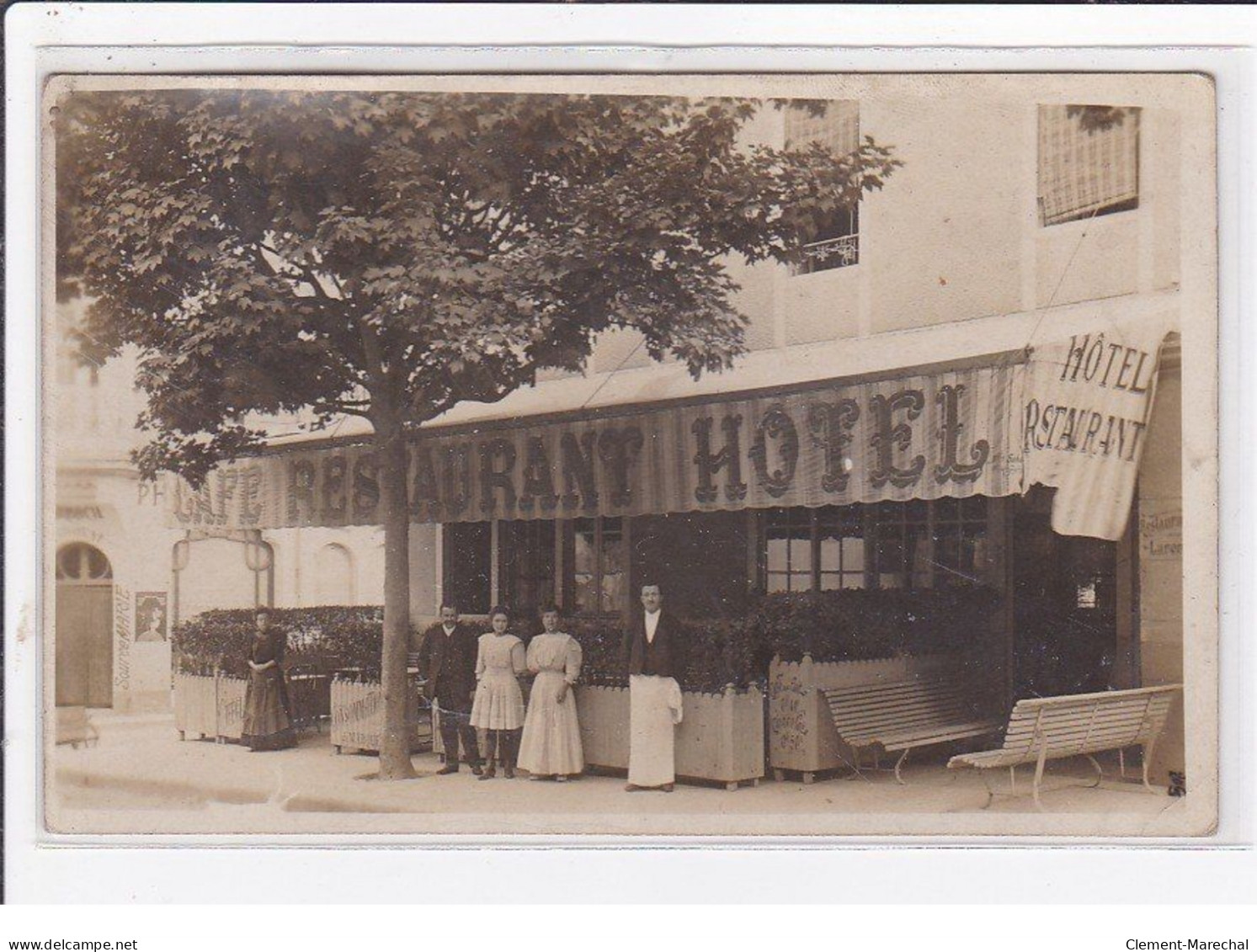 CHATEL GUYON : Carte Photo Du Café Hotel Restaurant (pharmacie - Source Marie Au Fond) - Très Bon état - Châtel-Guyon