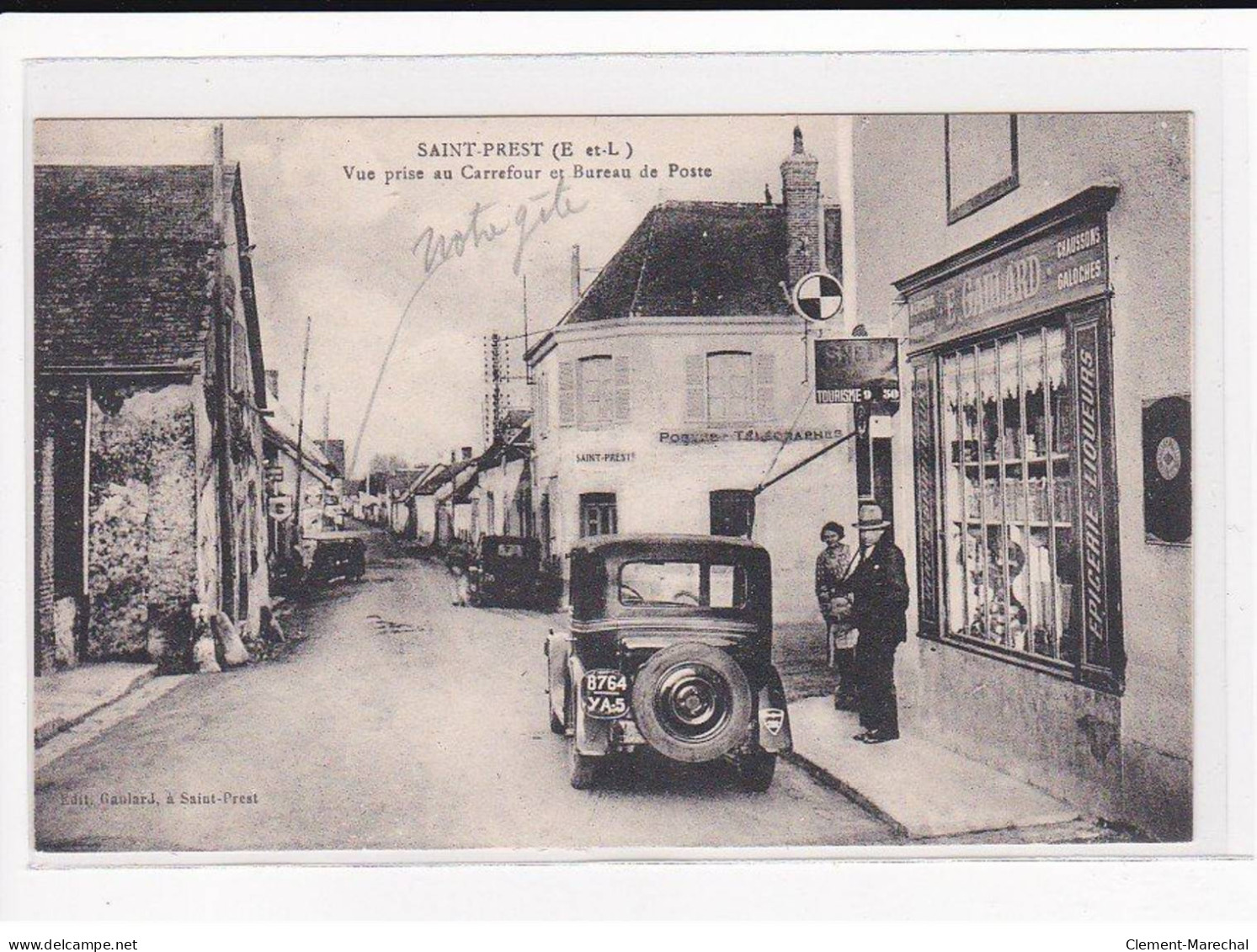 SAINT-PREST : Vue Prise Au Carrefour Et Bureau De Poste, Automobile - Très Bon état - Sonstige & Ohne Zuordnung