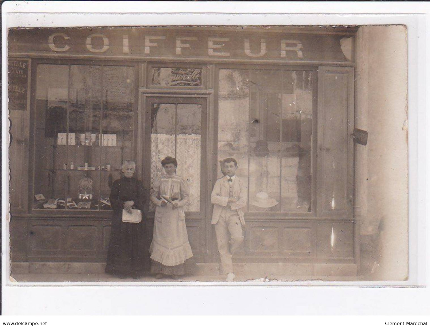 Carte Photo De Commerce : Coiffeur Parfumeur CRIQUEVILLE - Très Bon état - Geschäfte