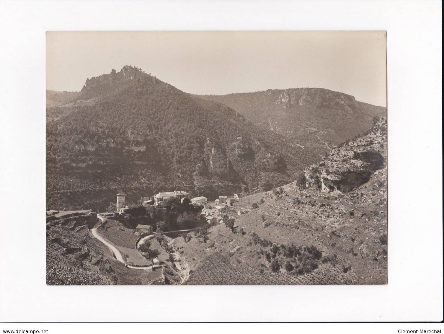 AVEYRON, La Roque Ste-Marguerite, Vallée De La Dourbie Photo Auclair-Melot, Environ 23x17cm Années 1920-30-très Bon état - Orte