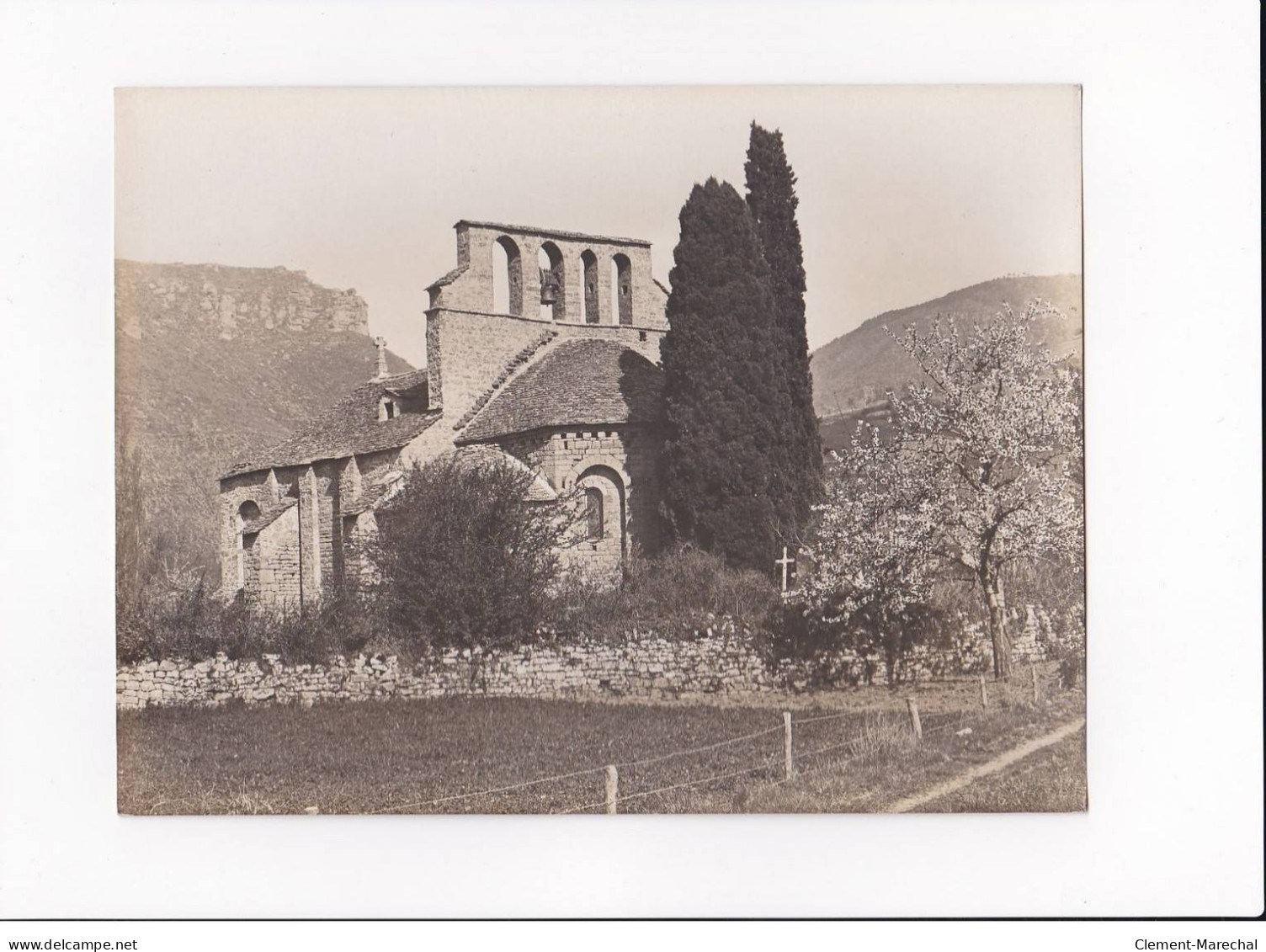 AVEYRON, Mostuéjouls, L'Eglise Saint-Pierre, Photo Auclair-Melot, Environ 23x17cm Années 1920-30 - Très Bon état - Orte