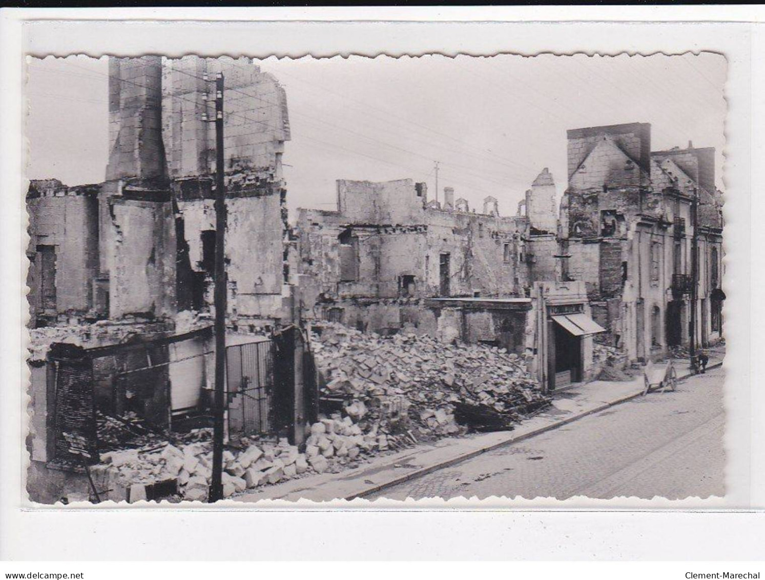 SAUMUR : Ruines de la seconde Guerres Mondiale, Lot de 8 Cartes Postales - très bon état