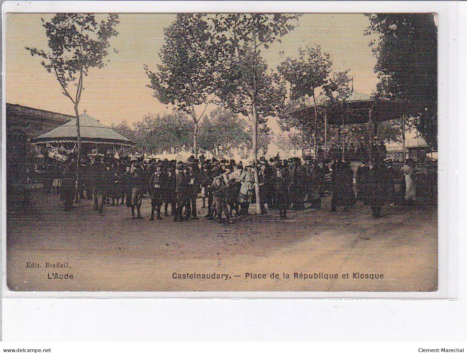 CASTELNAUDARY - Place De La République Et Kiosque - Manège - Très Bon état - Castelnaudary