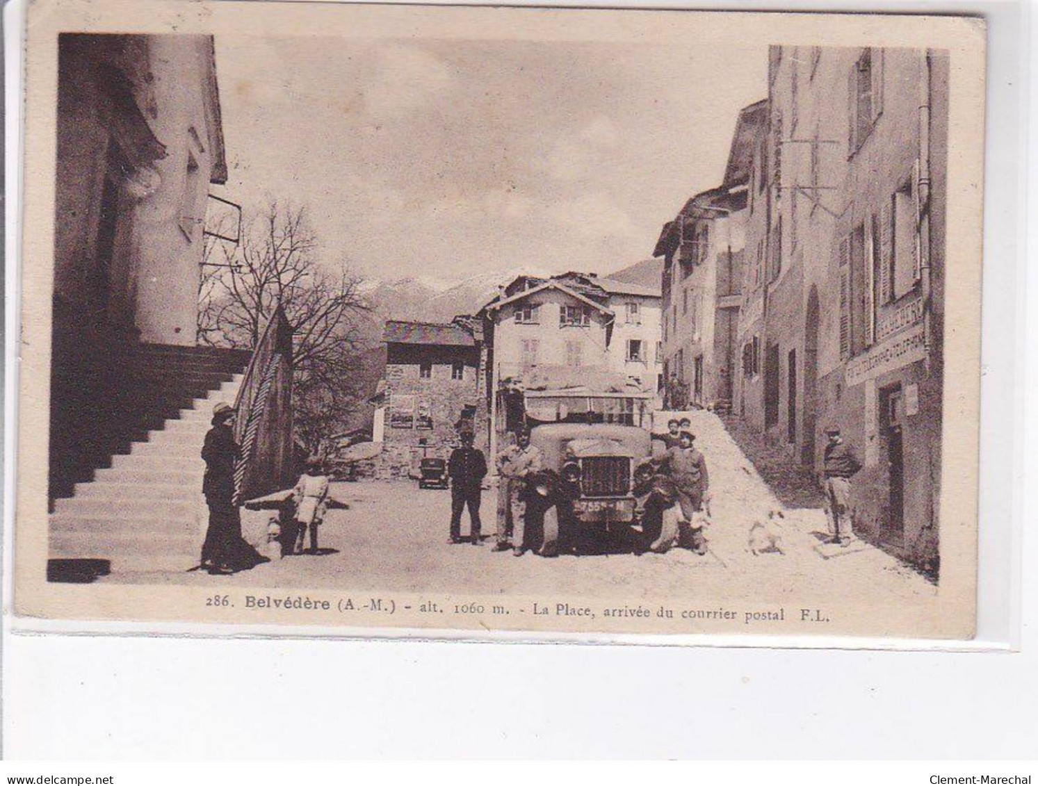 BELVEDERE - La Place - Arrivée Du Courrier Postal - Très Bon état - Belvédère