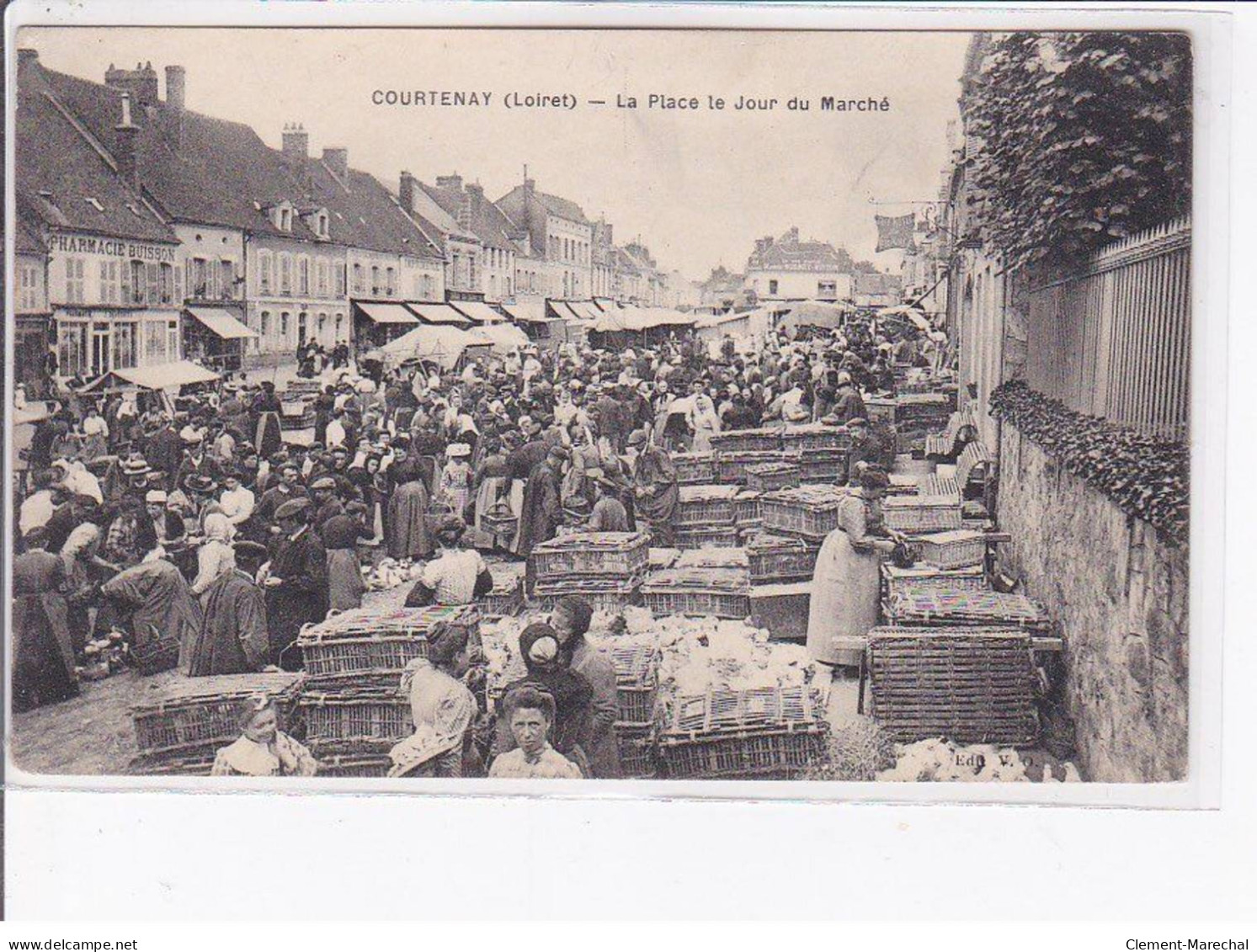 COURTENAY - La Place Le Jour Du Marché - Très Bon état - Courtenay