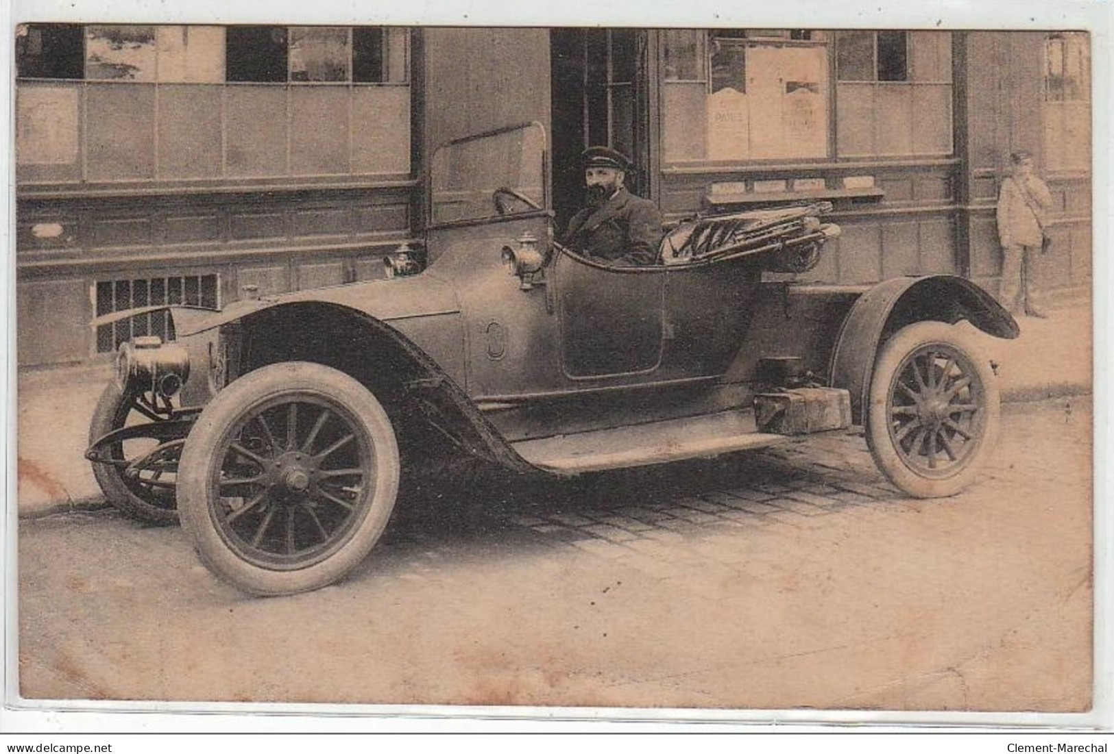 VINCENNES : Une Automobile Devant Le Bureau De Poste En 1923 - Bon état (un Coin Plié Et Un Léger Pli) - Vincennes