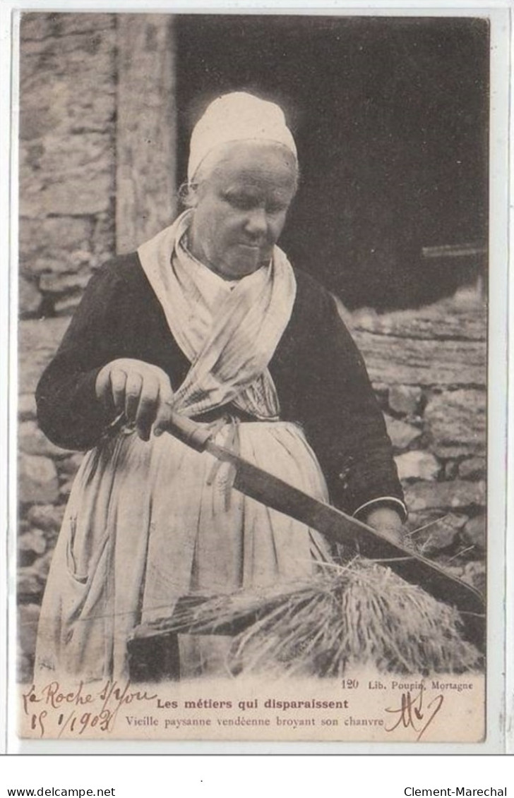 LES METIERS QUI DISPARAISSENT : Vieille Paysanne Vendéenne Broyant Son Chanvre - Très Bon état - Andere & Zonder Classificatie