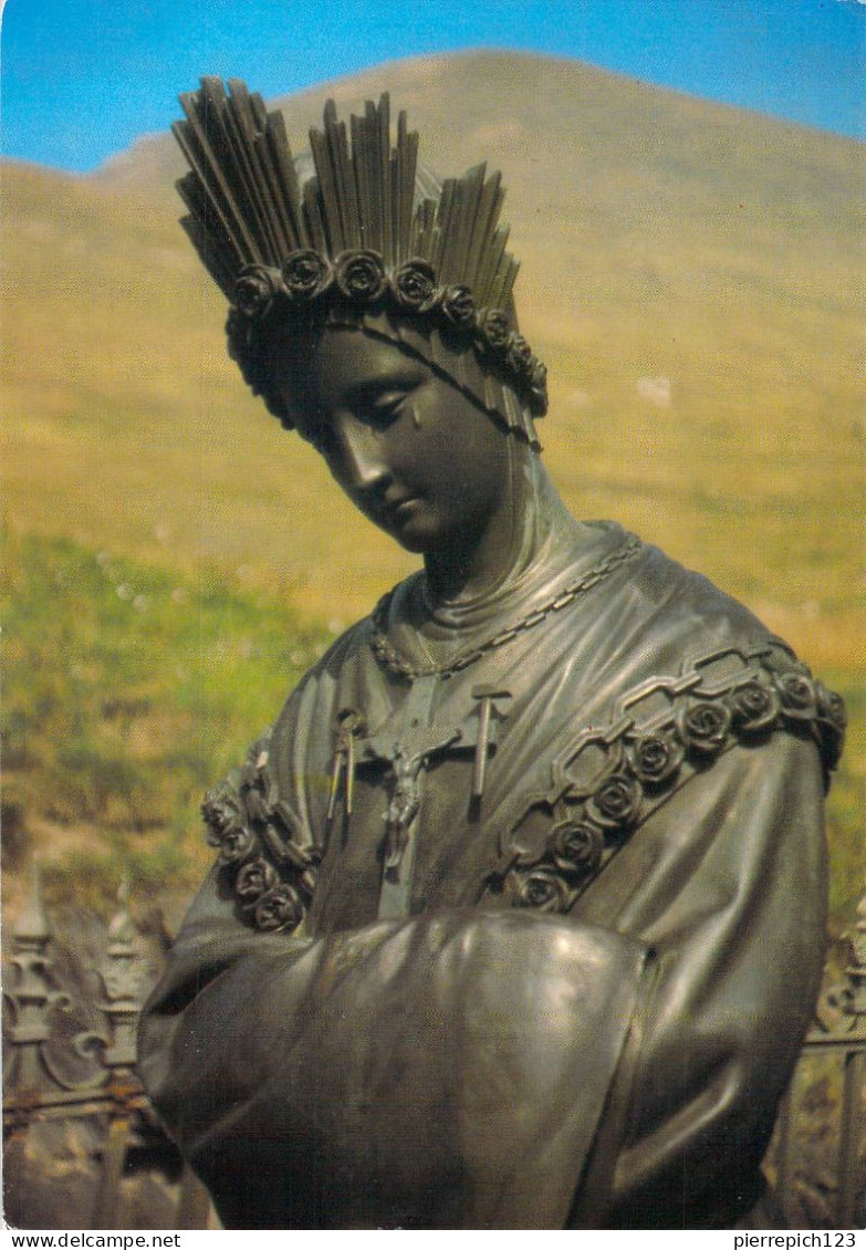 38 - La Salette - Sanctuaire De Notre Dame De La Salette - Statue De Notre Dame - La Salette