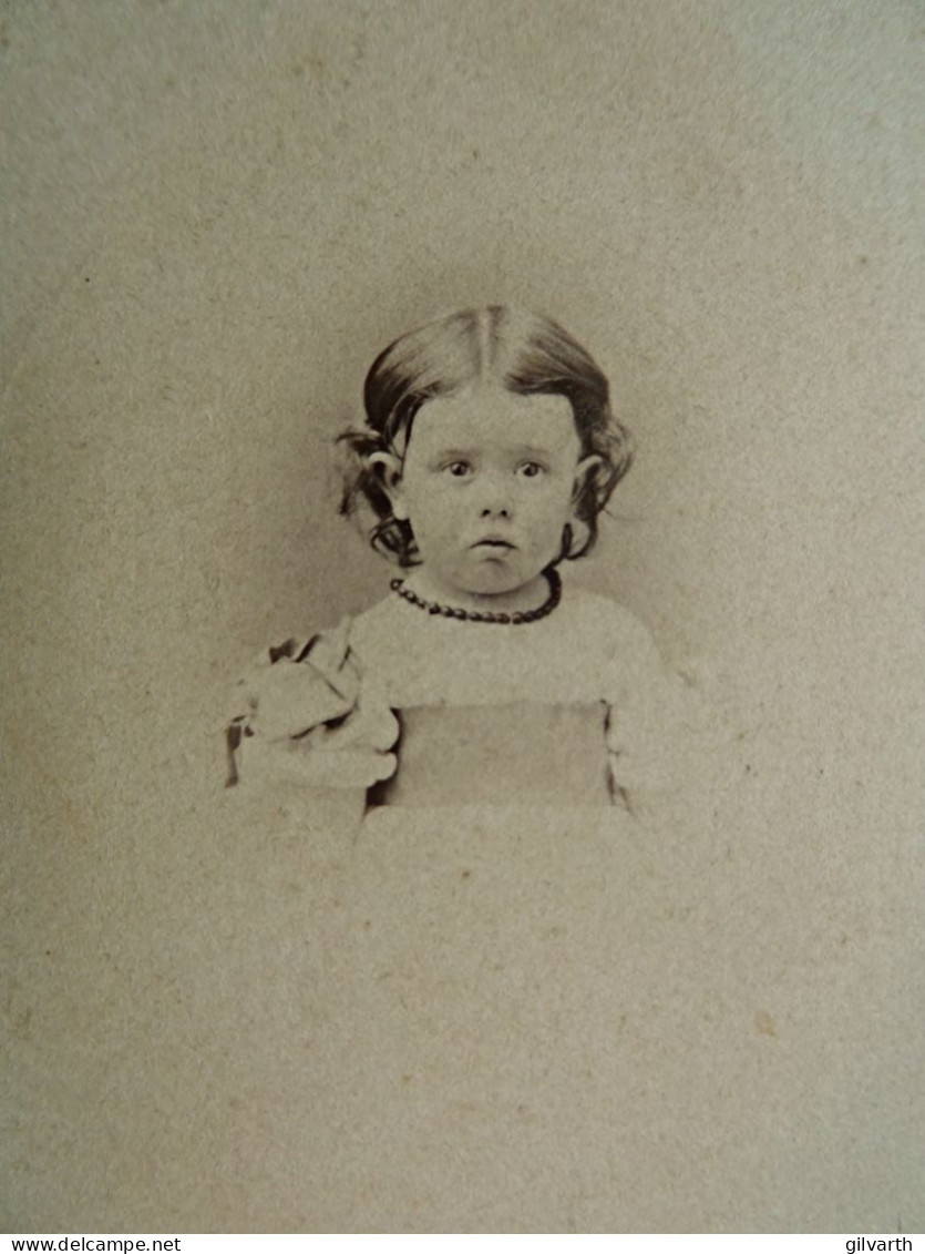 Photo Cdv Anonyme - Petite Fille, Madeleine Martelet Second Empire Ca 1860 L679 - Old (before 1900)