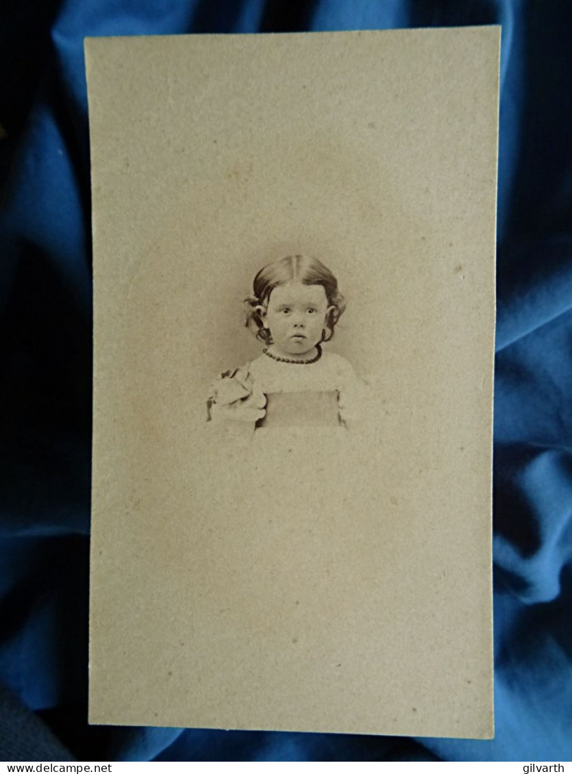 Photo Cdv Anonyme - Petite Fille, Madeleine Martelet Second Empire Ca 1860 L679 - Old (before 1900)