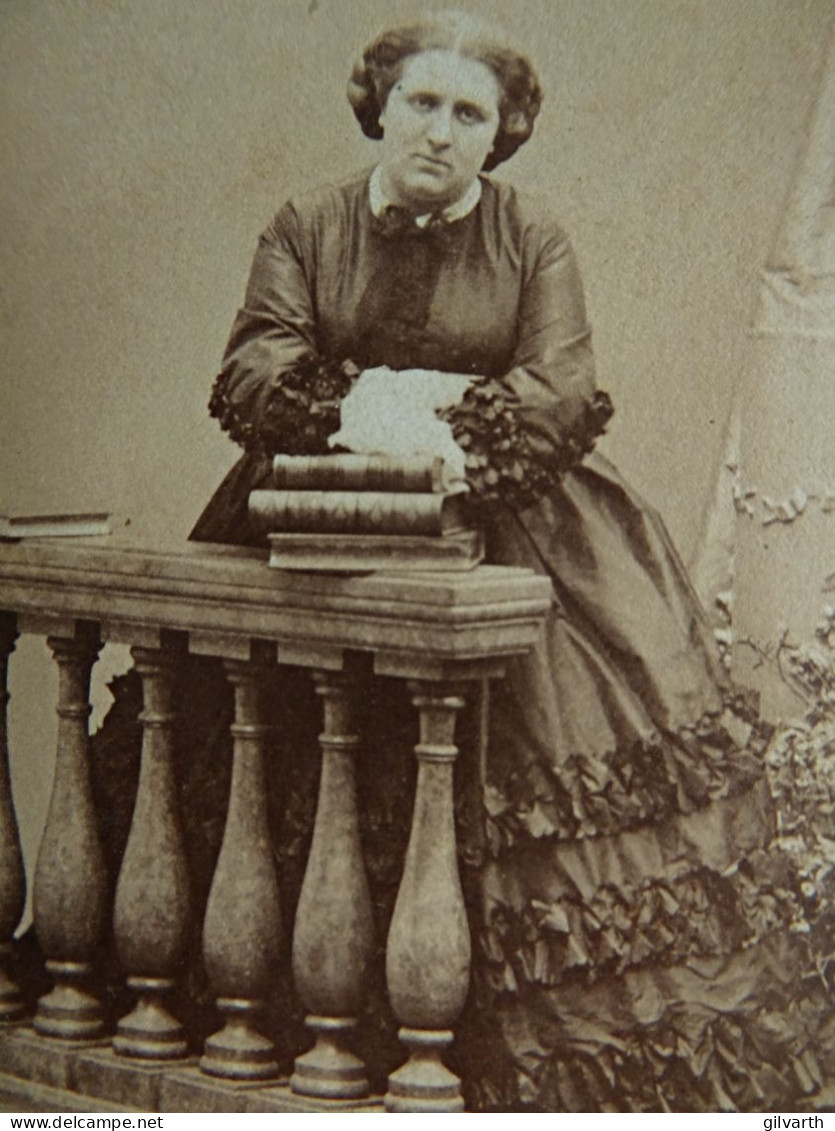 Photo Cdv Disdéri, Paris - Marguerite Martelet Née Le Camus, Second Empire Ca 1860 L679 - Oud (voor 1900)