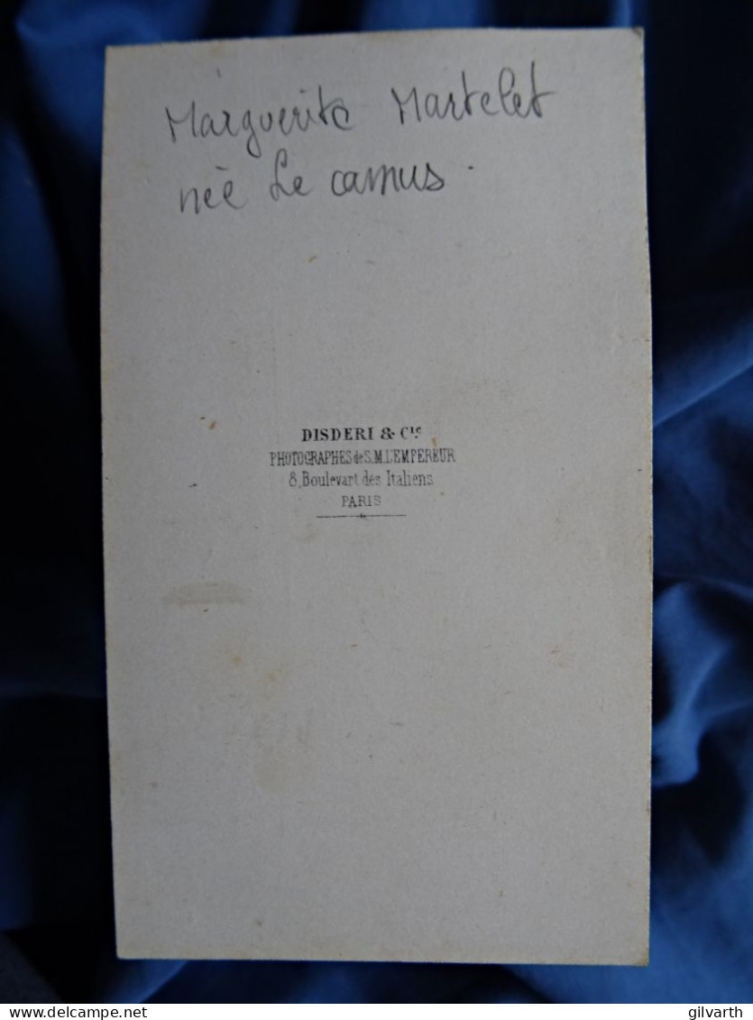 Photo Cdv Disdéri, Paris - Marguerite Martelet Née Le Camus, Second Empire Ca 1860 L679 - Antiche (ante 1900)
