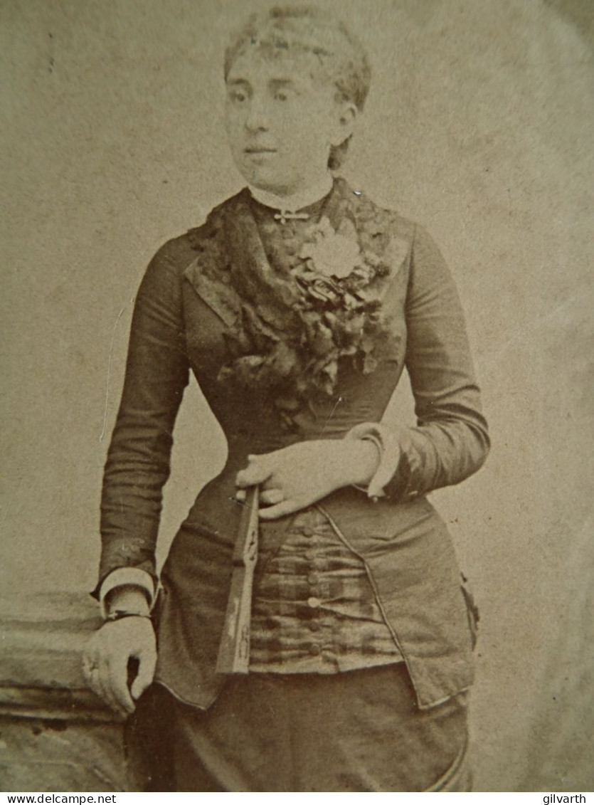 Photo Cdv Joliot, Paris - Jeanne Martelet 1858-1929 (épouse Conrad Portalis) Vers 1880-85 L679 - Alte (vor 1900)