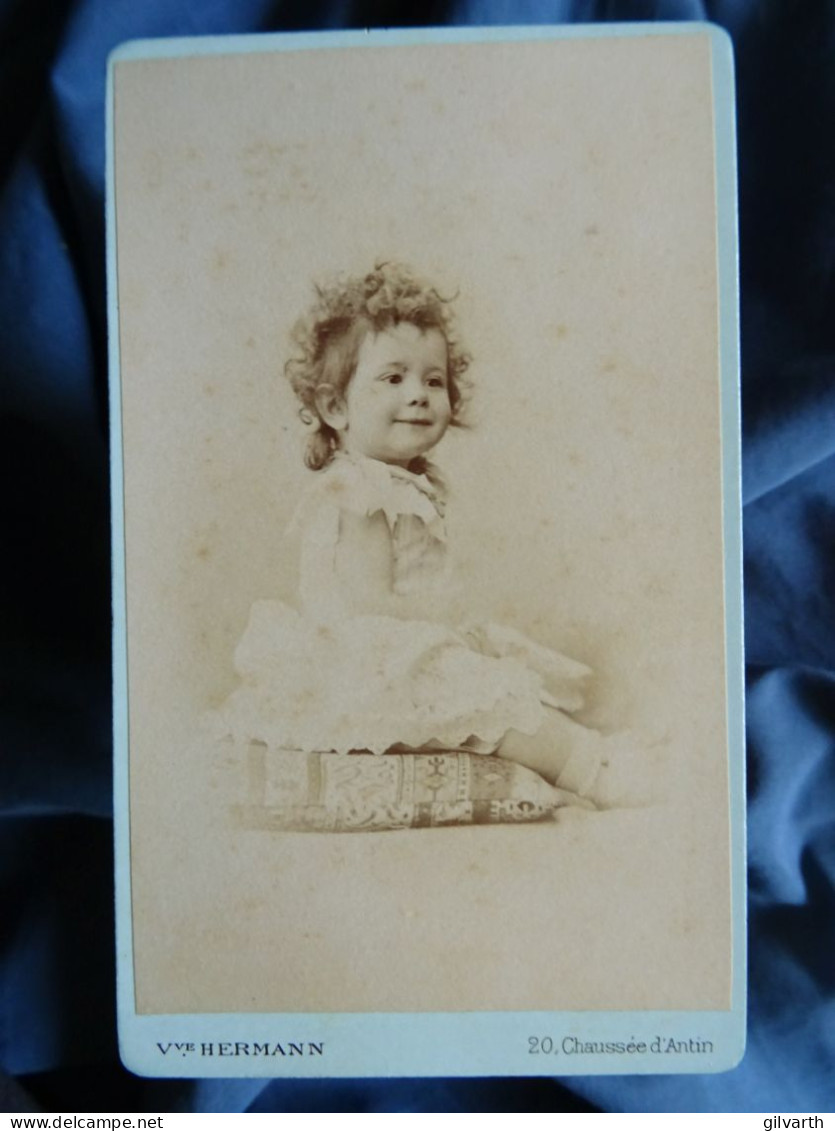 Photo Cdv Vve Hermann, Paris -  Fillette Souriante, Antoinette Lacombe De La Tour (1894-1991), Vers 1896 L679 - Oud (voor 1900)