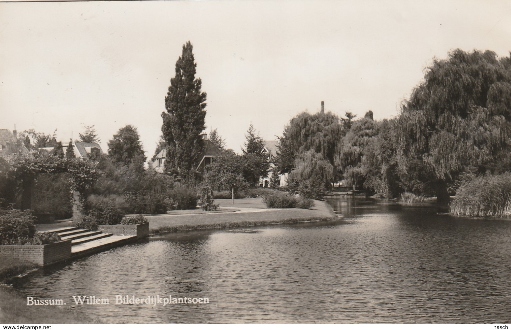 4933 42 Bussum, Willem Bilderdijkplantsoen.  - Bussum