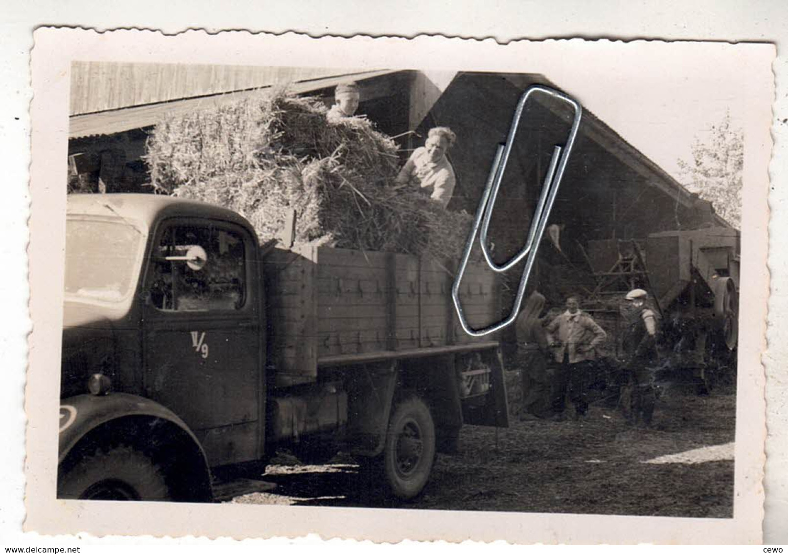 PHOTO  GUERRE  CAMION ALLEMANDE AVEC DES BOTTES DE BLE - War, Military