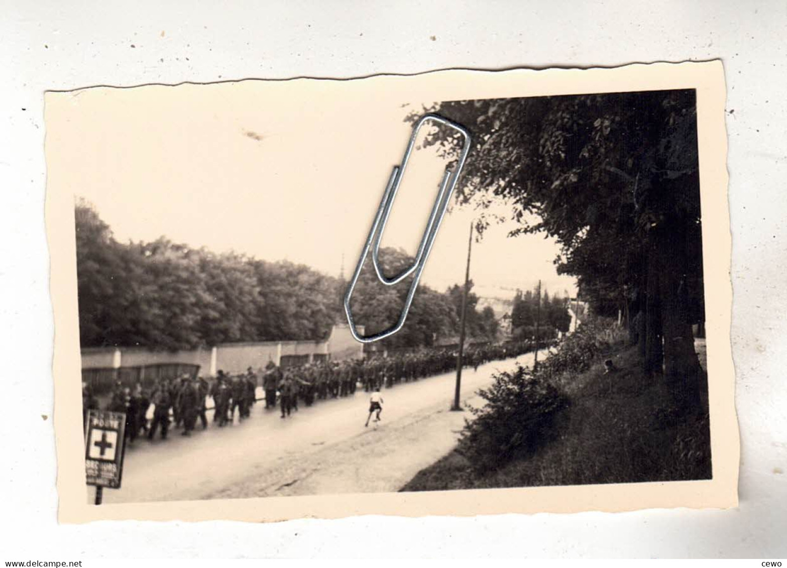 PHOTO  GUERRE PRISONNIERS FRANCAIS A AUXERRE 1940 - Krieg, Militär