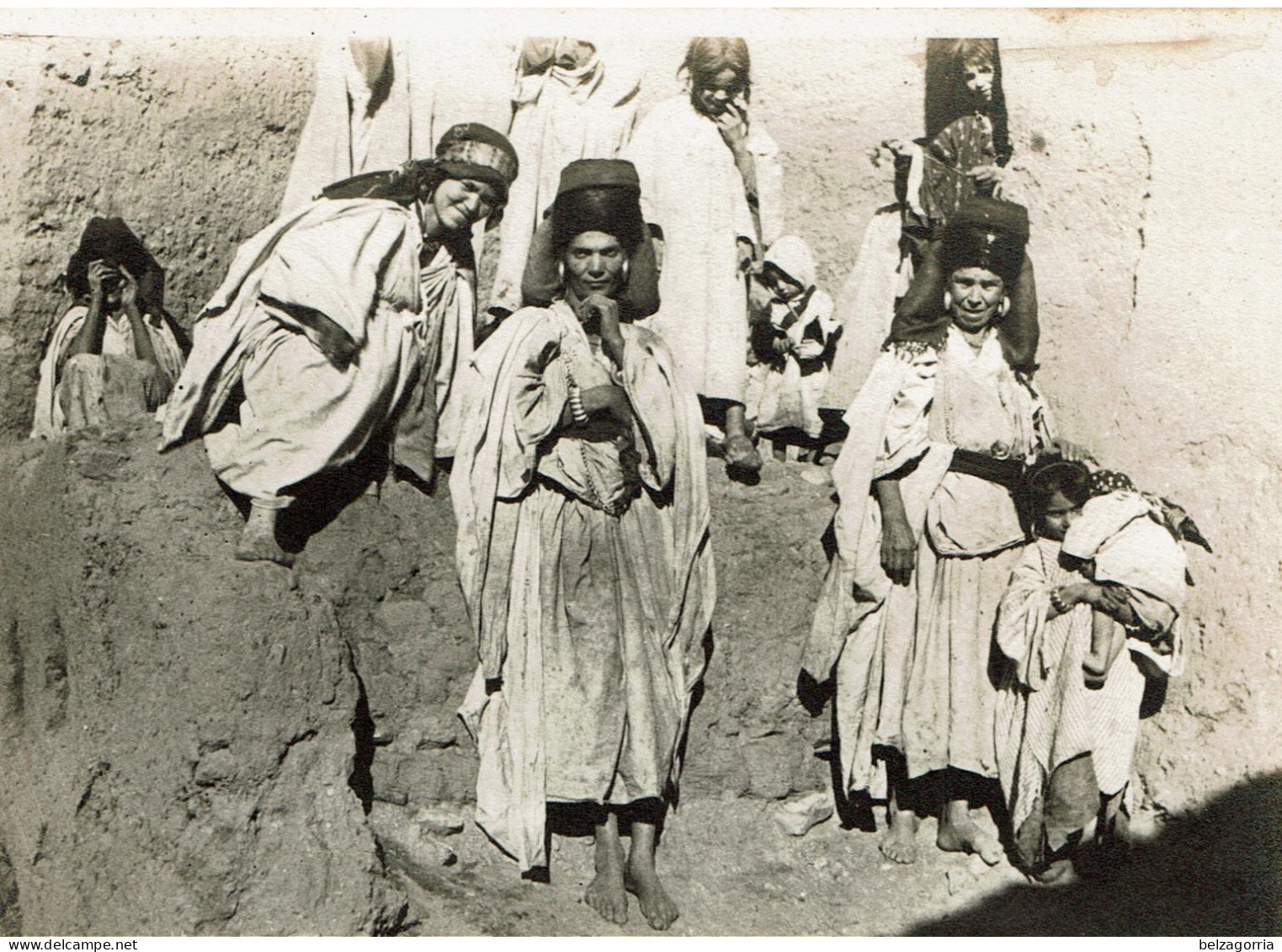 MAROC - EL KELAAT-M'GOUNA, TINGHIR ??  - PHOTOGRAPHIE  Femmes Berbère 1910-20  - Lieu Exact à Identifié Cliché TRES RARE - Places