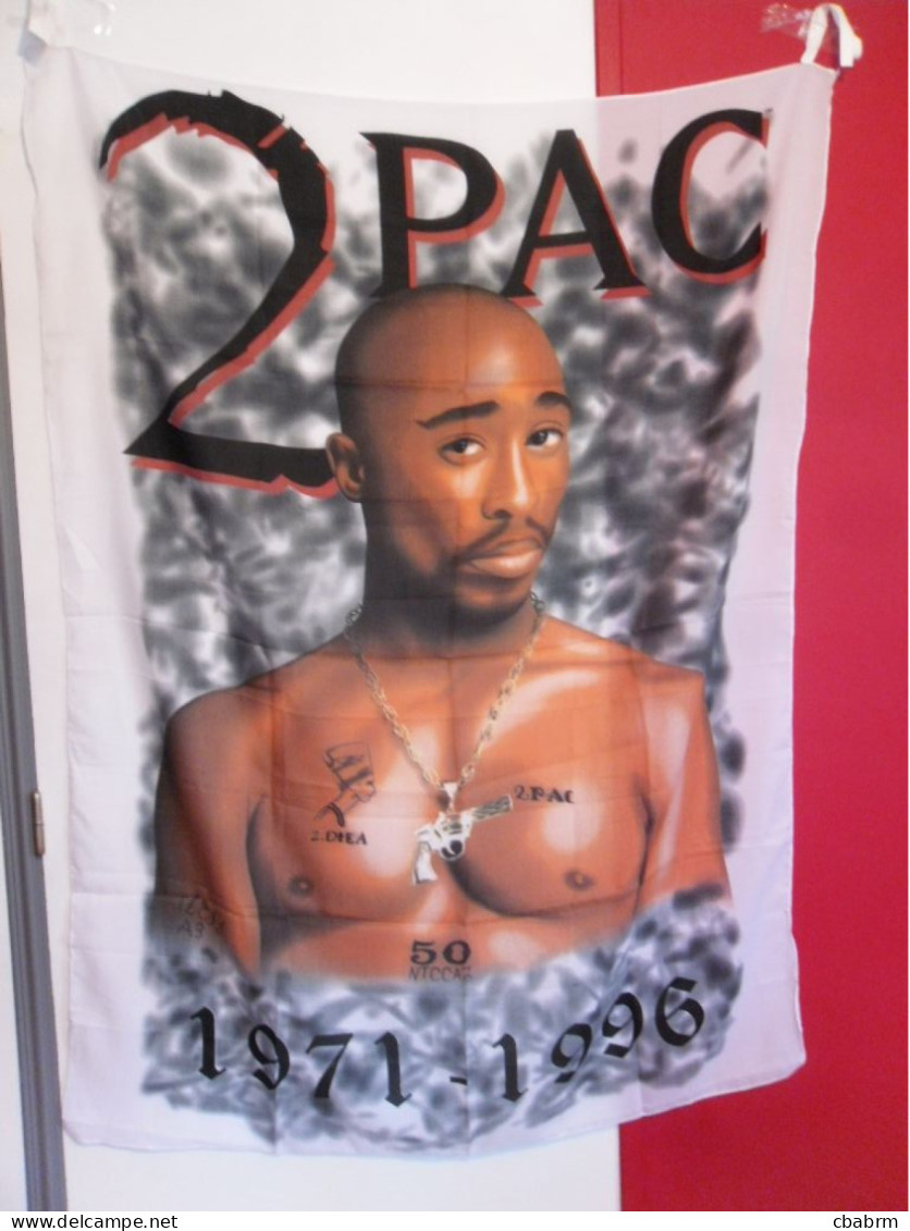 2PAC TUPAC 2 PAC Drapeau 100 % Polyester Format Environ 90 Cm X 140 Cm - Otros & Sin Clasificación