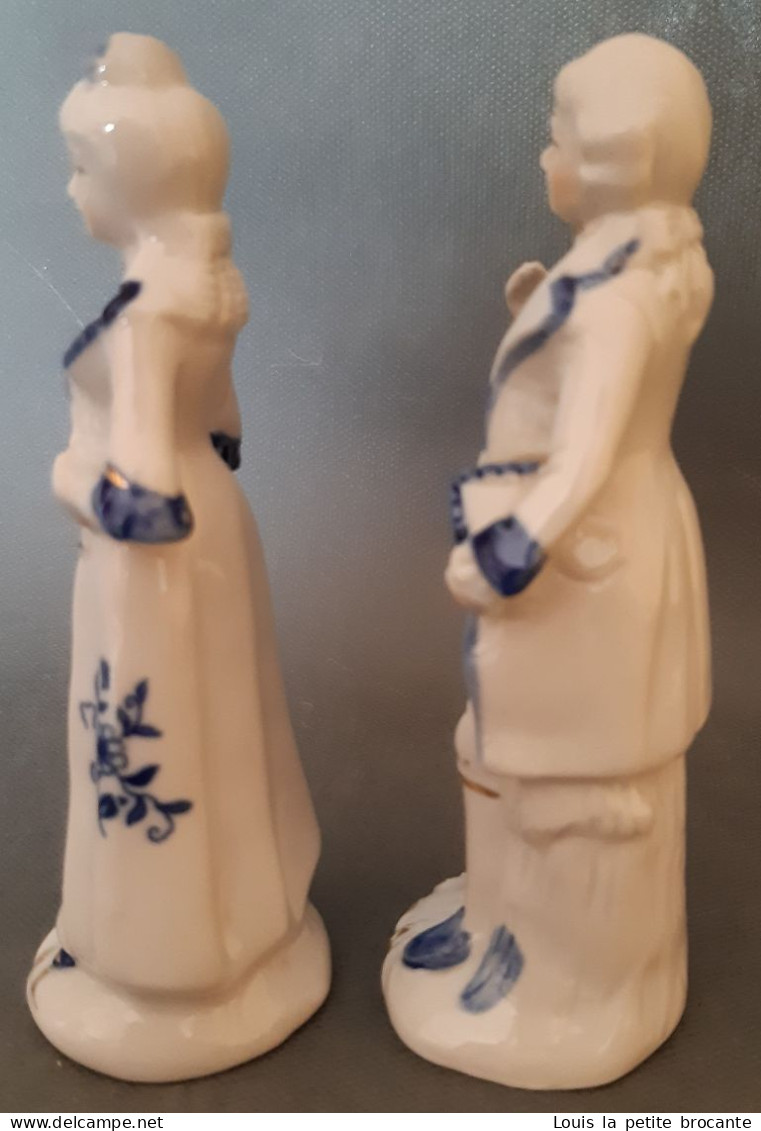 2 Figurines En Porcelaine Vitrifiée Blanche Et Bleue Avec Dorure, Style Victorien. Personnages Indépendants. Femme Sans - Andere & Zonder Classificatie
