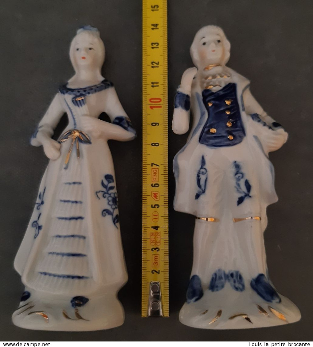 2 Figurines En Porcelaine Vitrifiée Blanche Et Bleue Avec Dorure, Style Victorien. Personnages Indépendants. Femme Sans - Andere & Zonder Classificatie