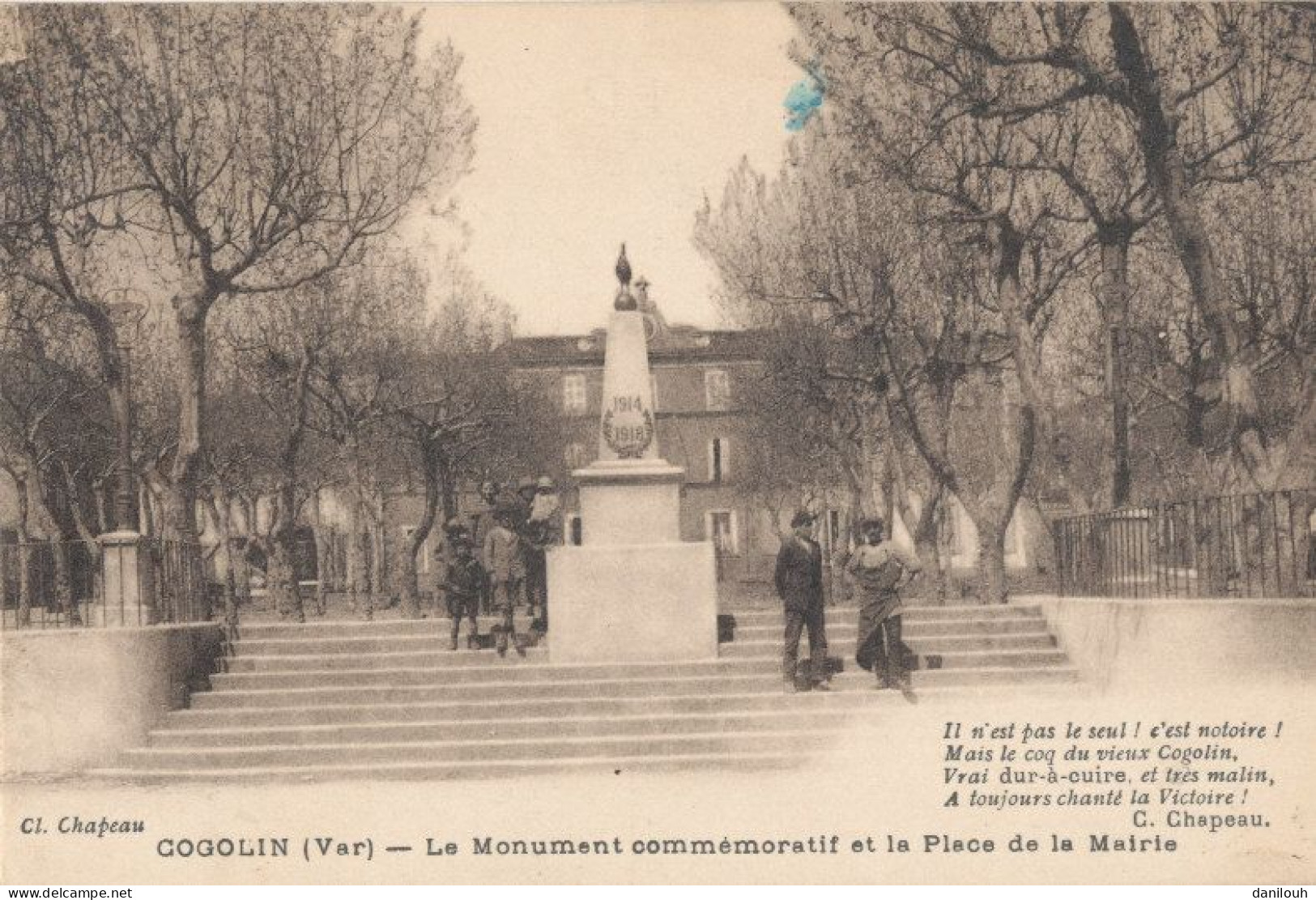 83 // COGOLIN  Le Monument Commémoratif Et Place De La Mairie    Poeme F Chapeau - Cogolin