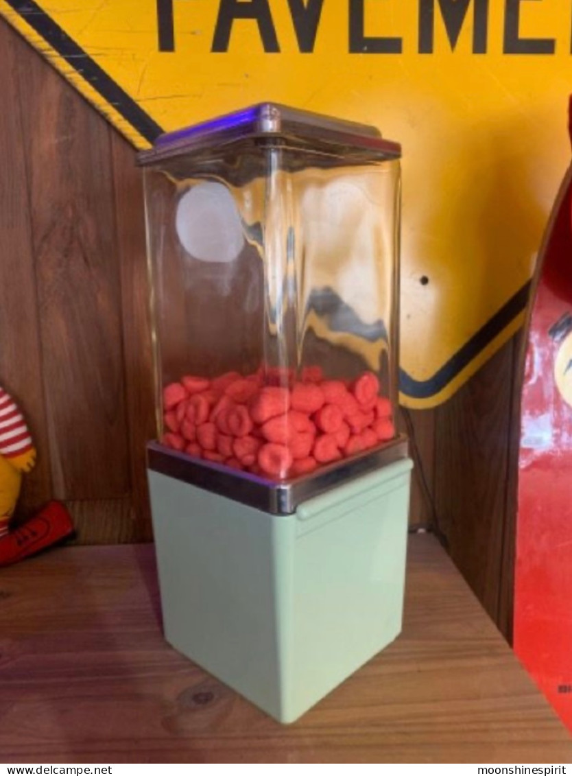 Gumball Candy Dispenser Atlas / Gumball Distributeur De Bonbon Atlas - Roerstokjes